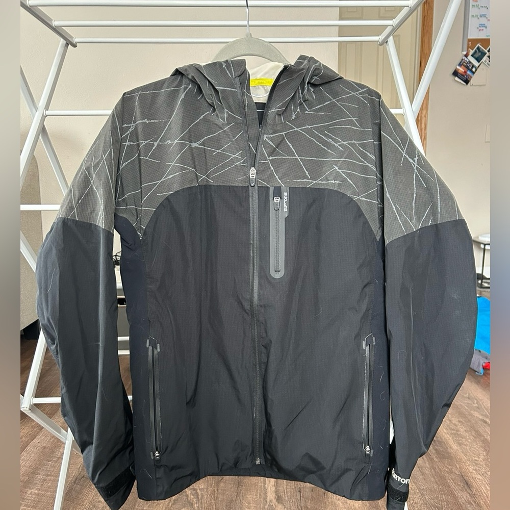 Men’s Burton snowboarding jacket